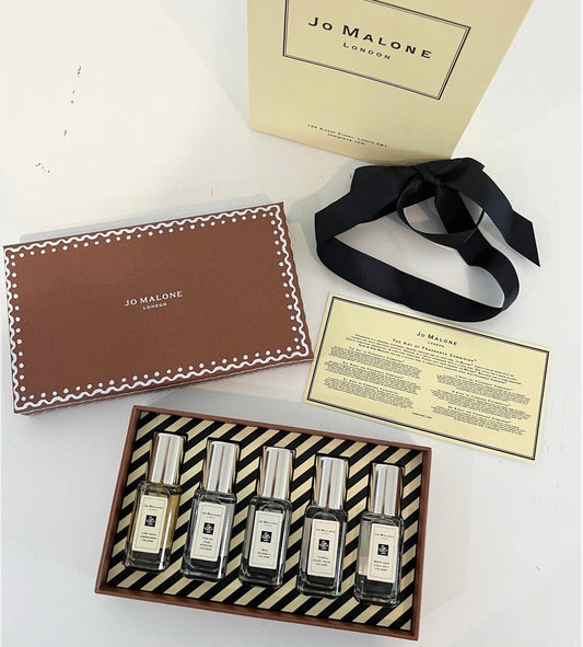 JO MALONE COLOGNE
COLLECTION BROWN BOX SET (5X9ML) WITH PAPER BAG &
RIBBON