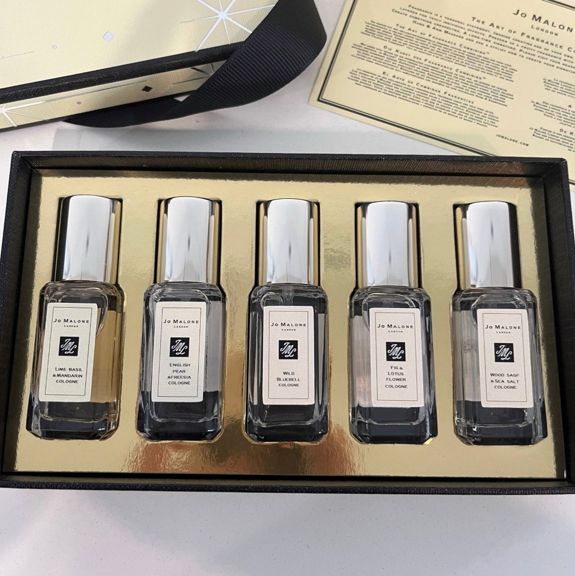 JO MALONE SNOWFLAKE EDITION
LIMITED EDITION GIFT BOX SET (5X9ML) WITH PAPER BAG &
RIBBON