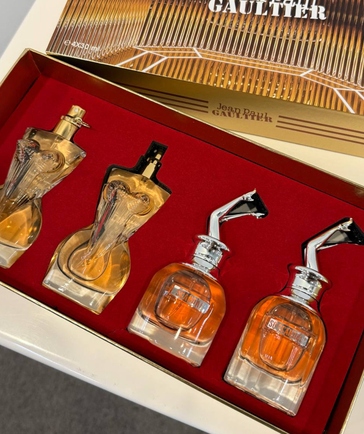 PENHALIGON'S PORTRAITS
MINIATURE MODERN COLLECTION
4INT SET (4X30ML)